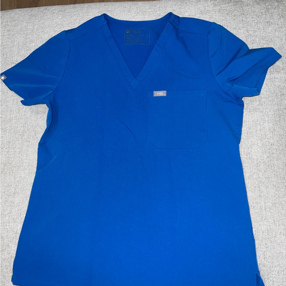Figs Catarina one pocket scrub top. Small. Royal blue.